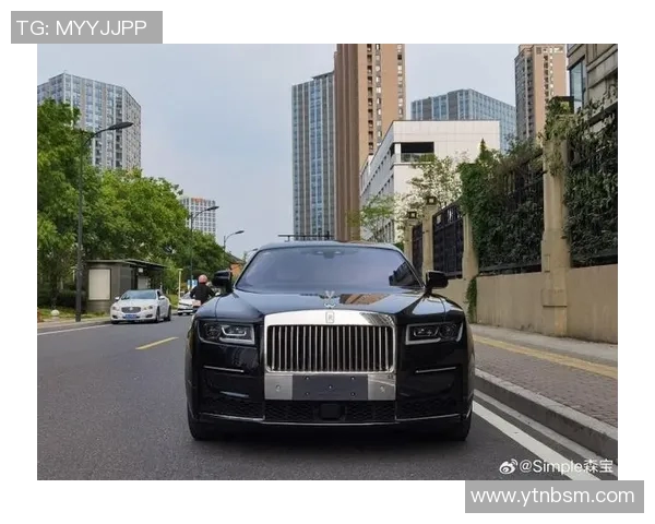 足球明星豪送汽车精彩瞬间大合集让你领略明星风范与豪车魅力